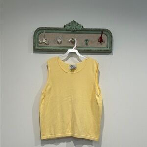 Lilly Pulitzer pastel Yellow Sleeveless Sweater vest Top cotton large women’s